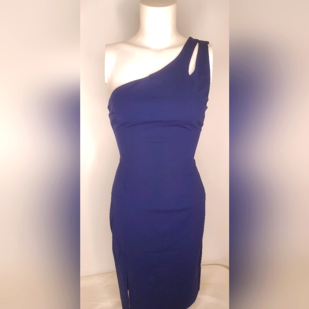 The FashionPoet Size XS Chic One-Shoulder Blue Dress